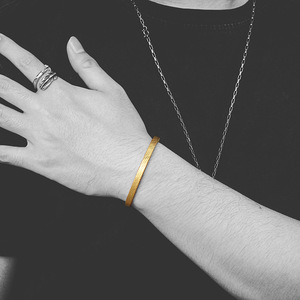 王一博欧美潮牌复古蛇皮斜格纹手镯街头嘻哈男士开口情侣钛钢手环