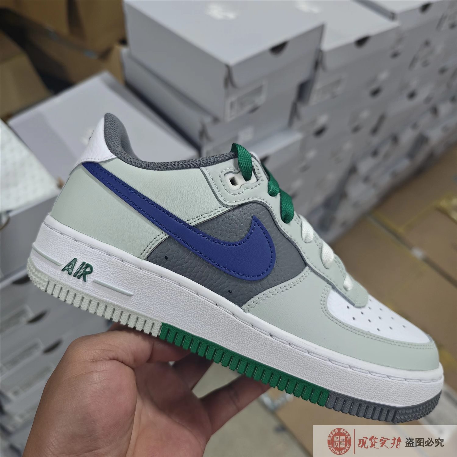 Nike/耐克 女子空军AF1经典耐磨轻便透气休闲运动板鞋 FB9035-001