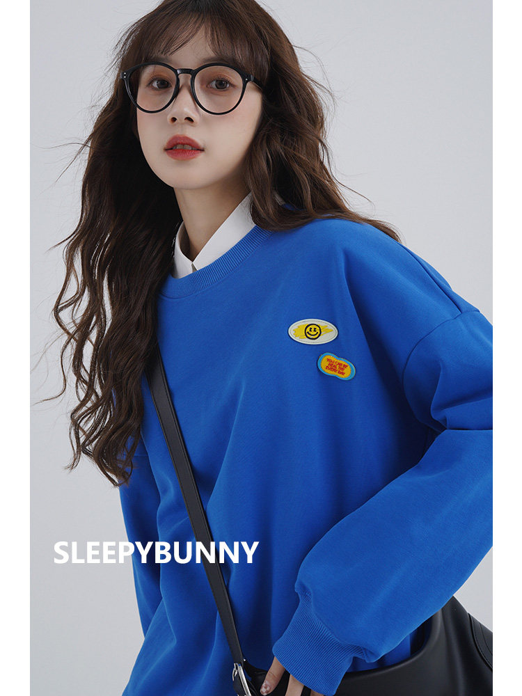 瞌睡兔巨显白蓝色圆领贴布卫衣女21秋休闲减龄学生款克莱因蓝上衣