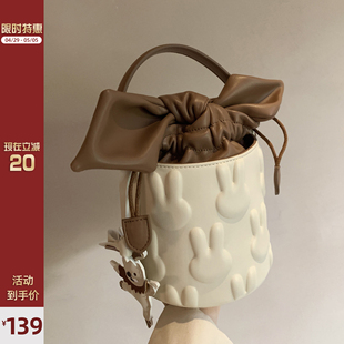 南风Chio2nd 摩卡兔兔水桶包包女2023新款高级感手提包单肩斜挎包