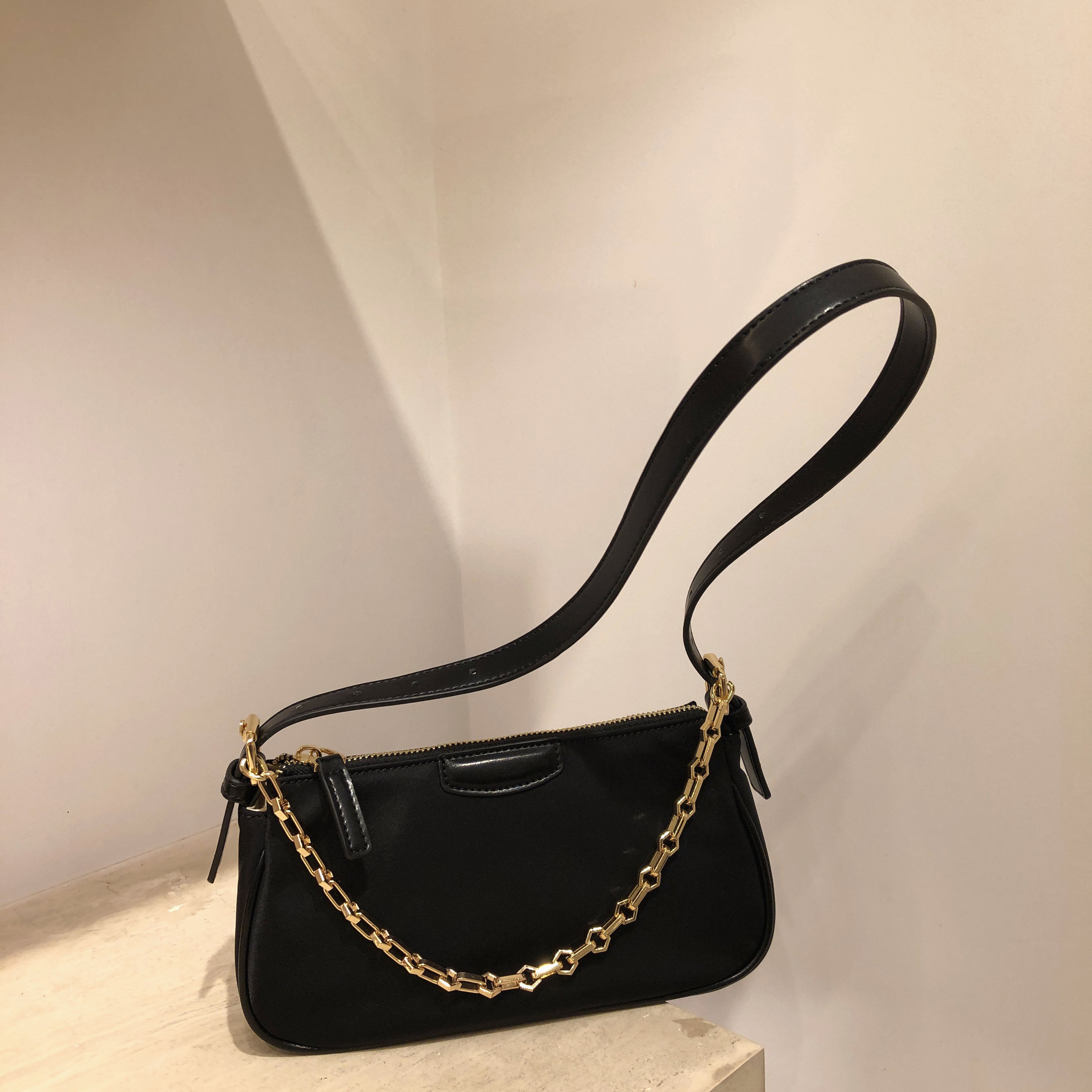 【南风】人手出街b备 黑夜精灵法棍包包女2020新款时尚链条单 淘宝 份