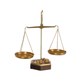 印度进口黄铜天平秤书房桌面玄关招财律师事务所开业创意礼品摆件 券