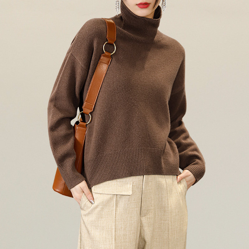 咖啡色高领毛衣