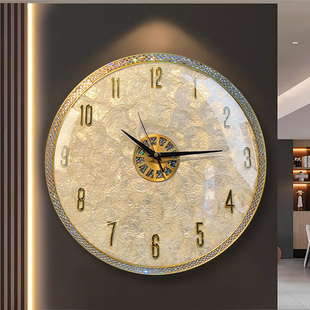 轻奢贝壳挂钟2024新款客厅高级感挂表挂墙创意高档大气黄铜时钟表