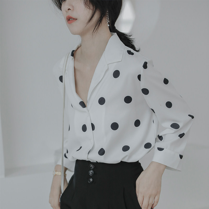 白色波点衬衫女v领设计感小众轻熟法式复古宽松衬衣洋气气质上衣