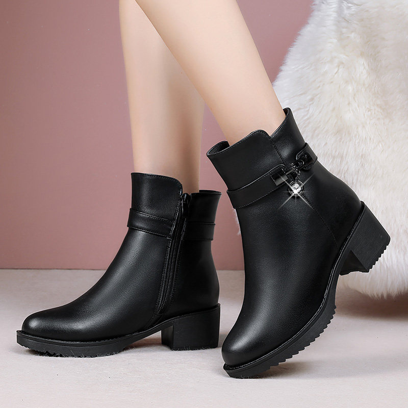 意尔康2021秋冬新款真皮女短靴中跟加绒羊毛女靴大码女单靴妈妈鞋