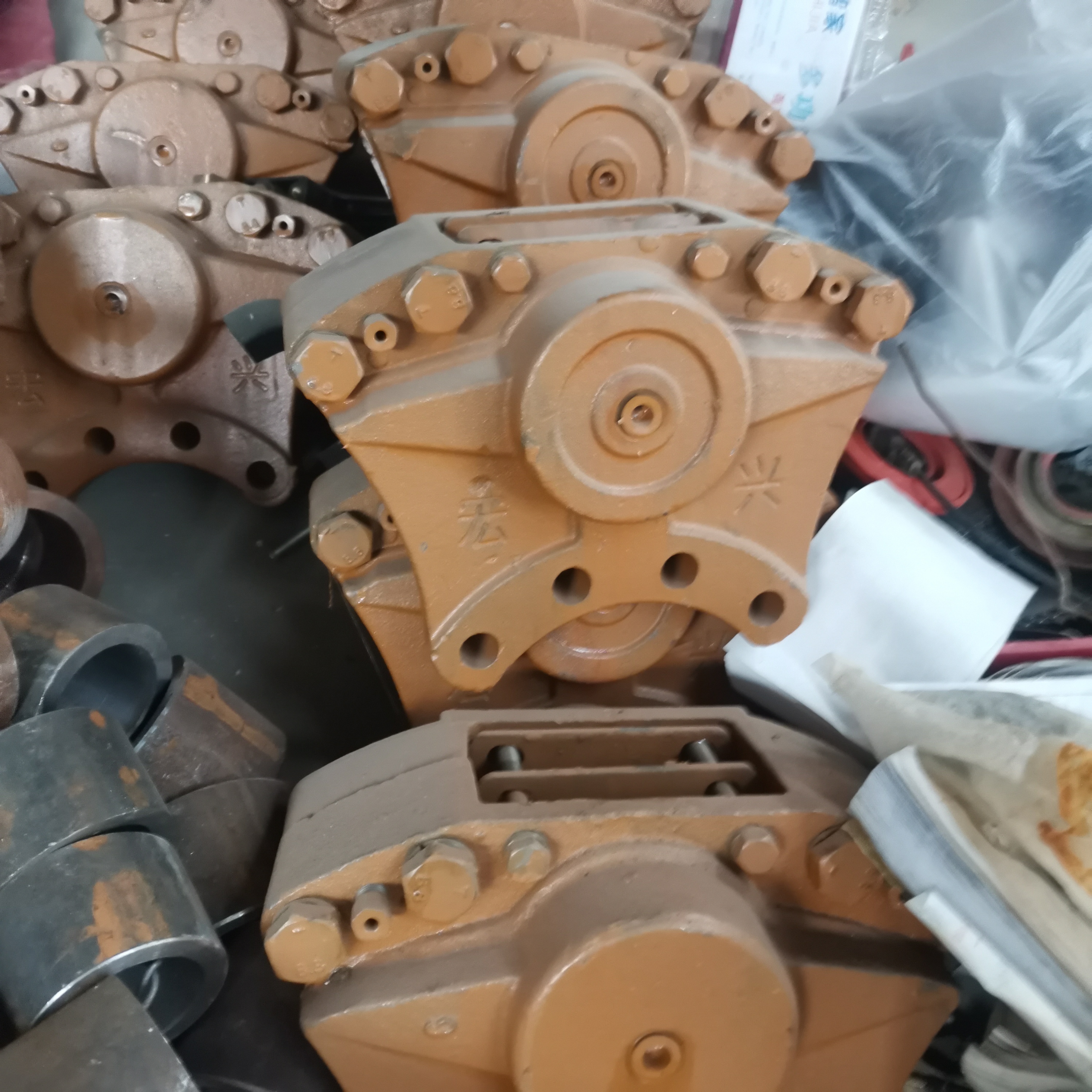 宏宇装载机配件的优惠券大全—装载机铲车刹车钳 气刹分泵 制动钳总成