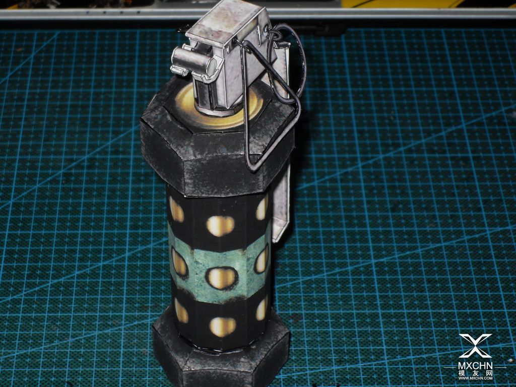 【枪械】 闪光烟雾手雷 1:1 3d纸模型diy