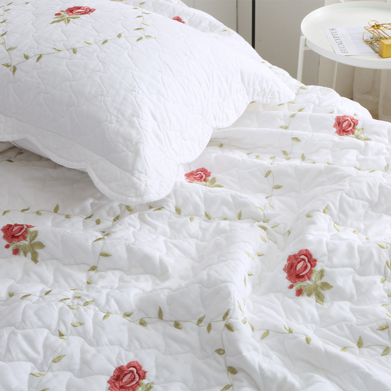 韩式白色玫瑰绣花 民宿夹棉床盖 纯棉绗缝被三件套夏凉被空调被