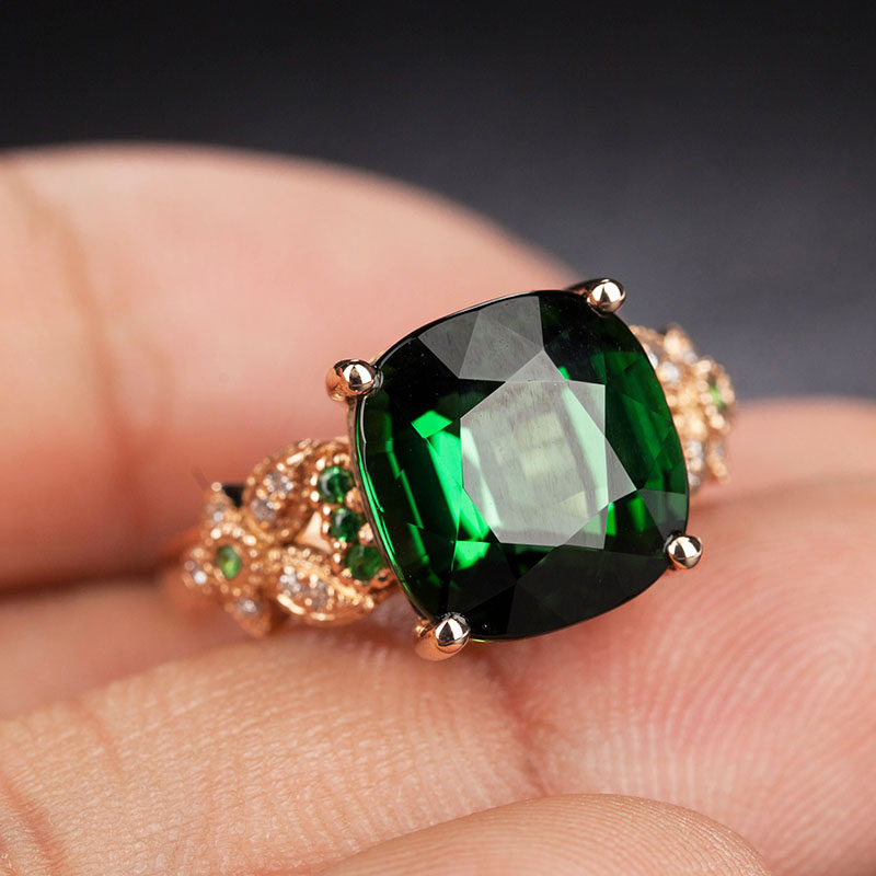 主石6.6ct 稀有全净体绿碧玺戒指 18k金镶钻石沙弗莱 收藏珍品