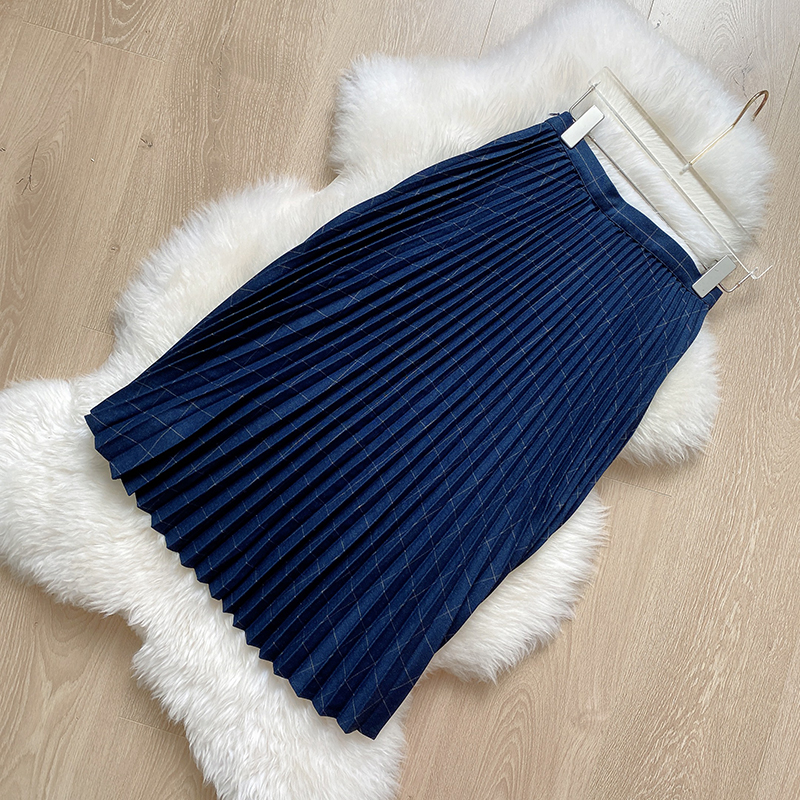 蓝色格子半身裙