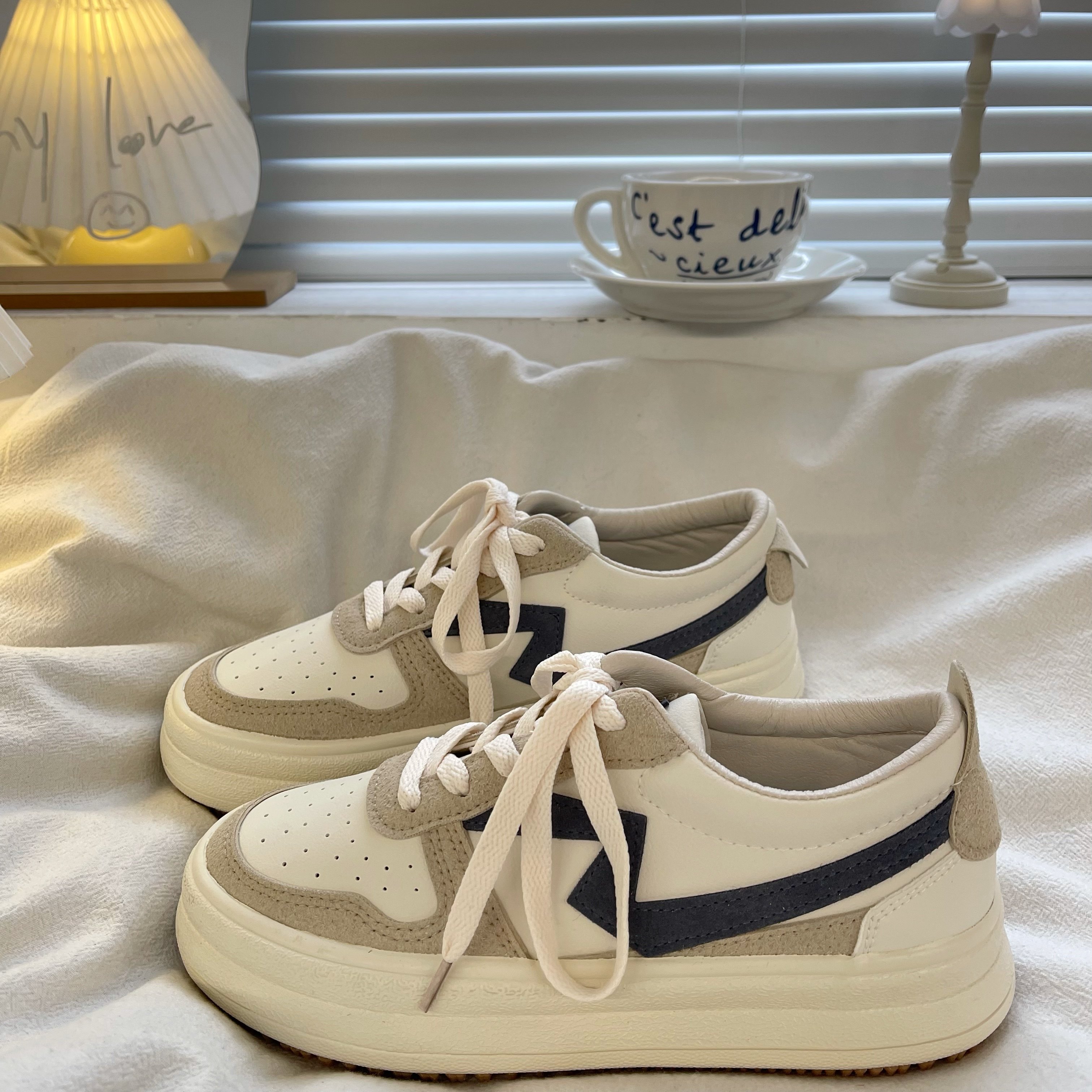 港风小白鞋女学生2022春季新款厚底小众百搭鞋子ins街拍板鞋子潮