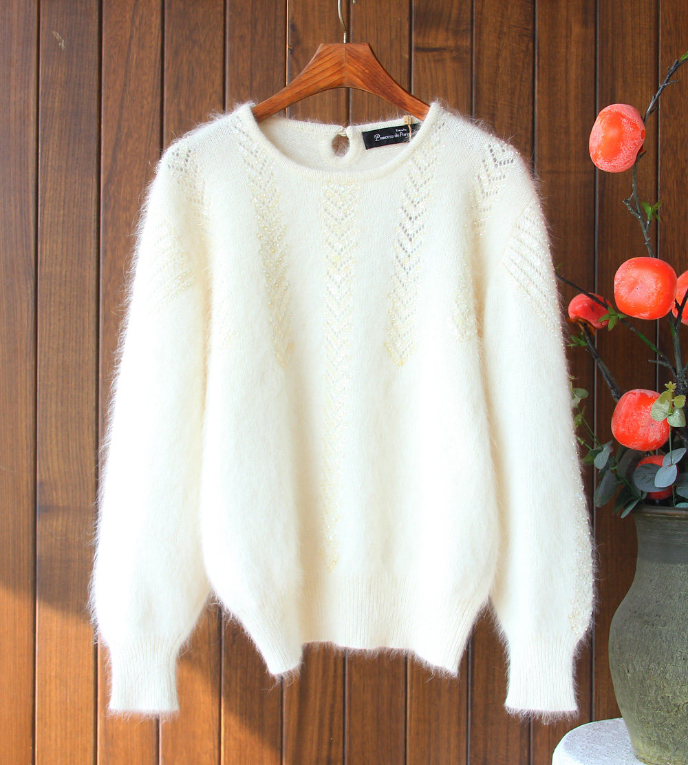 白色兔毛毛衣