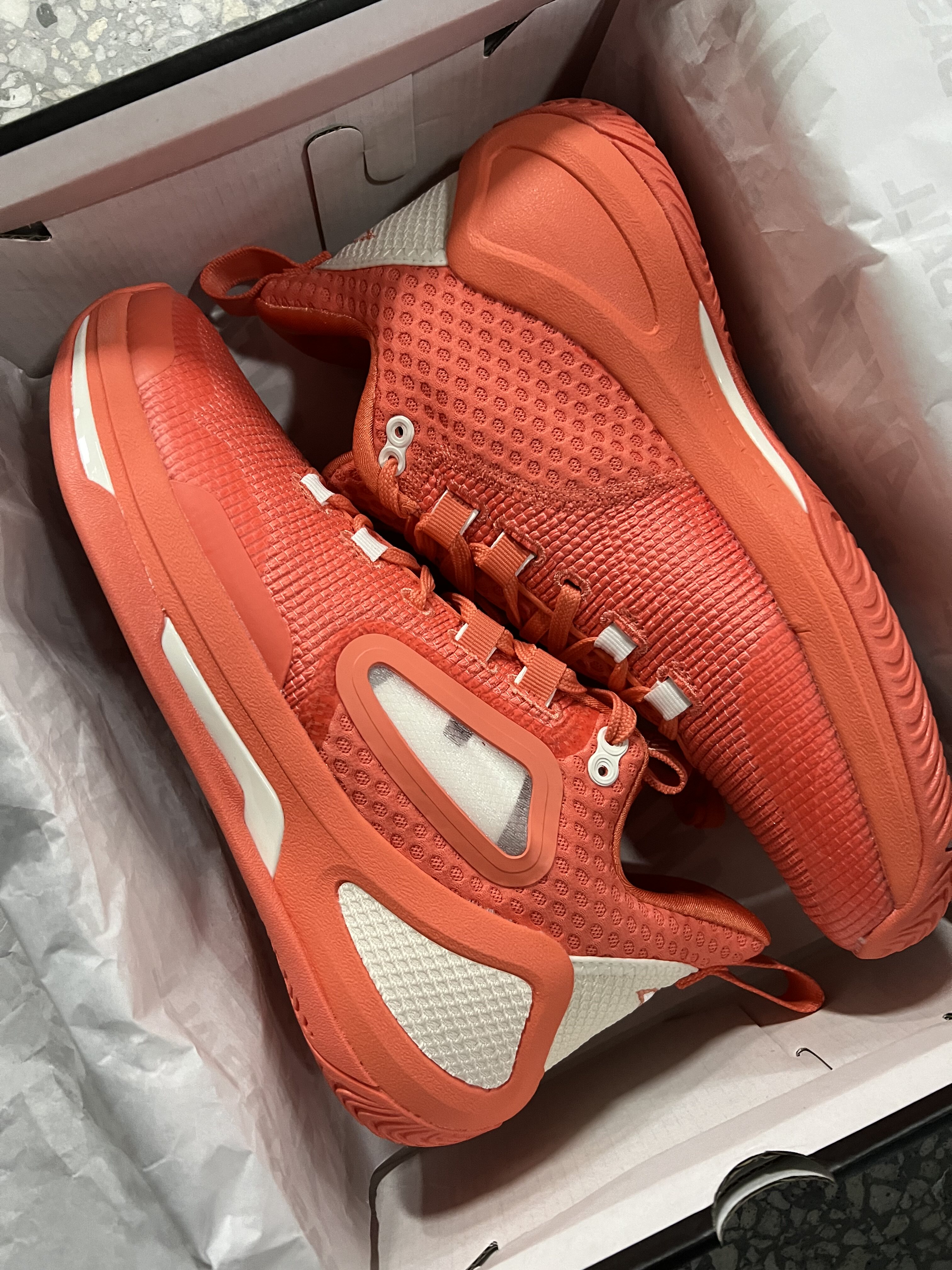 安踏ufo篮球鞋_安踏2022天体ufo4异形3高帮外场防滑耐磨实战篮球鞋