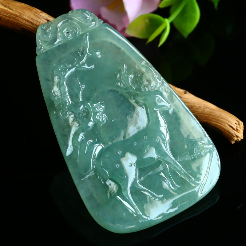 冰种带底色缅甸翡翠a货鹿牌重量16.40克