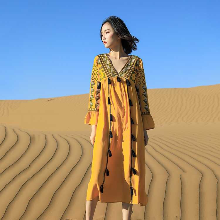 民族风刺绣连衣裙复古沙滩裙宽松海边度假泰国沙漠长裙沙滩裙超仙