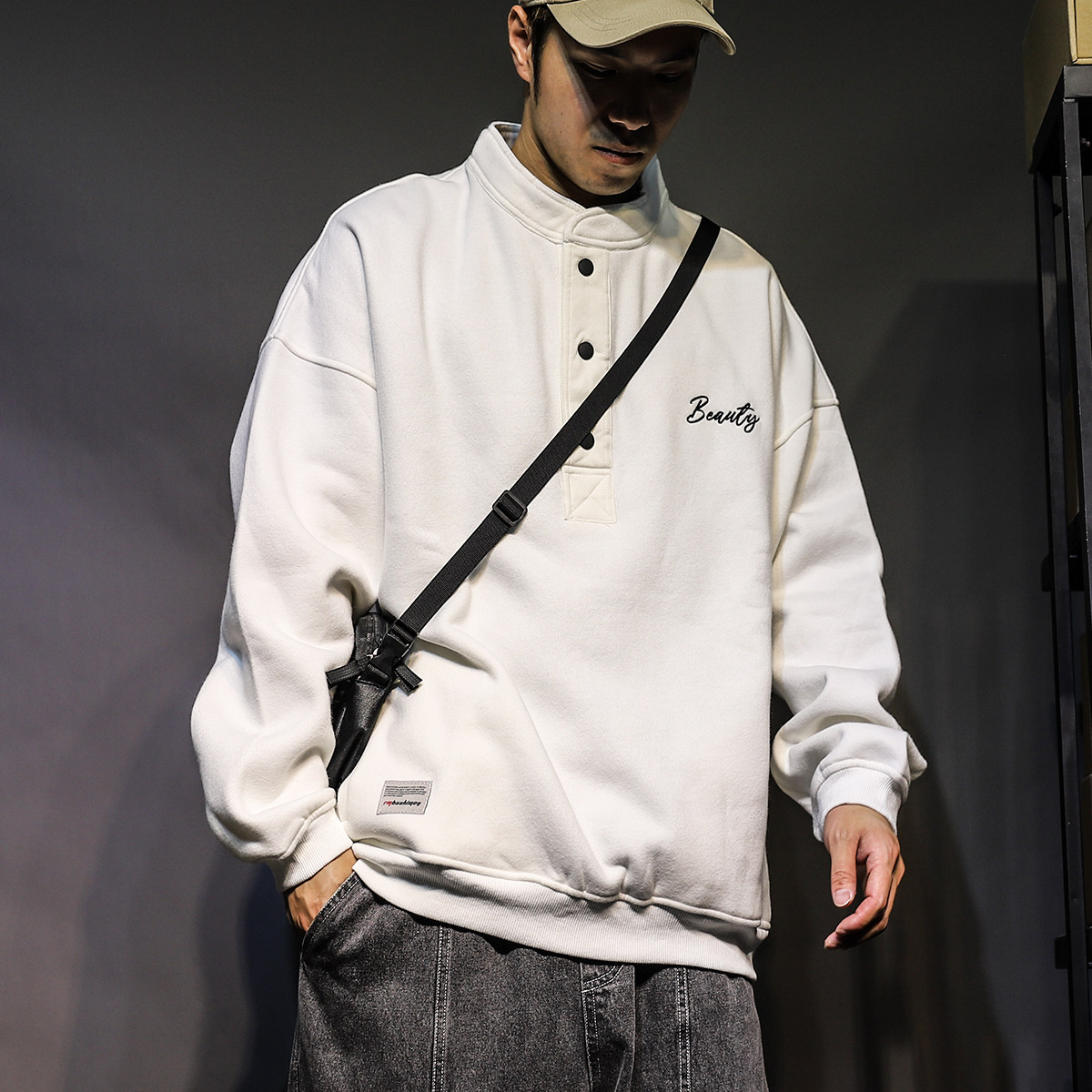 白色套头卫衣男
