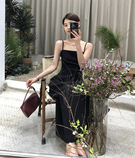 2024春夏韩版高级感黑色吊带连衣裙女设计感收腰显瘦气质小黑裙