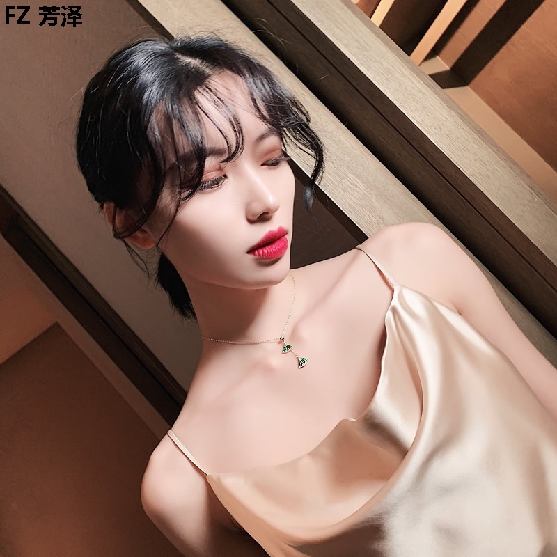 巴洛克祖母绿扇形水晶项链女网红潮简约个性吊坠高级感轻奢锁骨链在类目 节庆用品/礼品, 创意礼品, 钥匙链中 - 来自Buy2taobao.com提供专业的淘宝代购服务