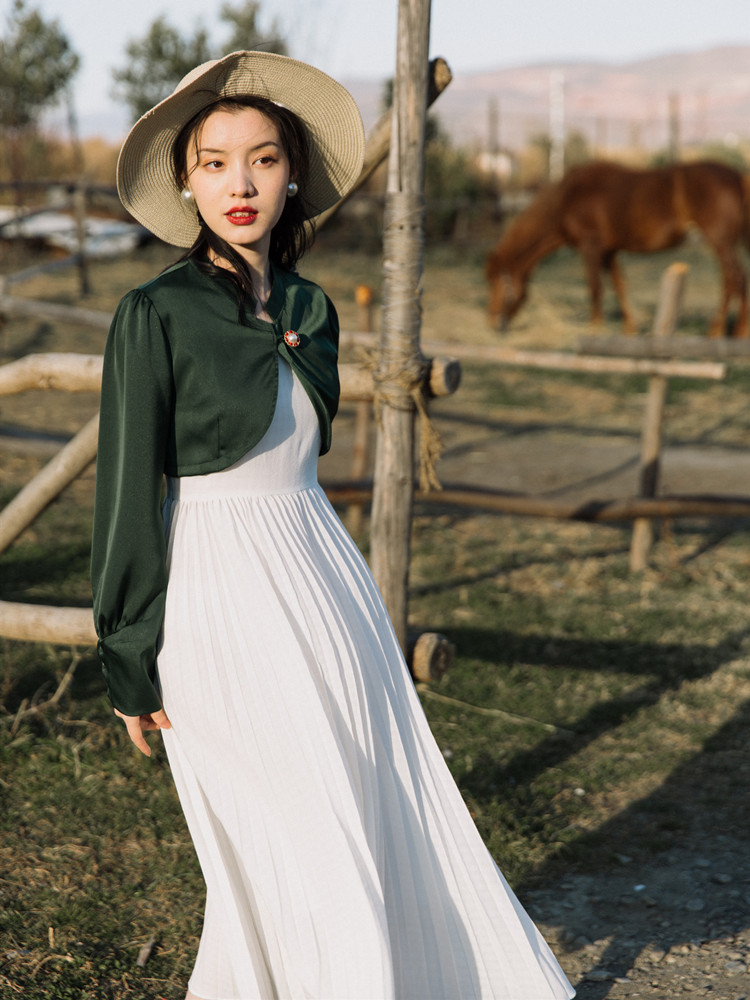 秋装女法式设计感小众复古白色吊带连衣裙配小外套两件套装温柔风