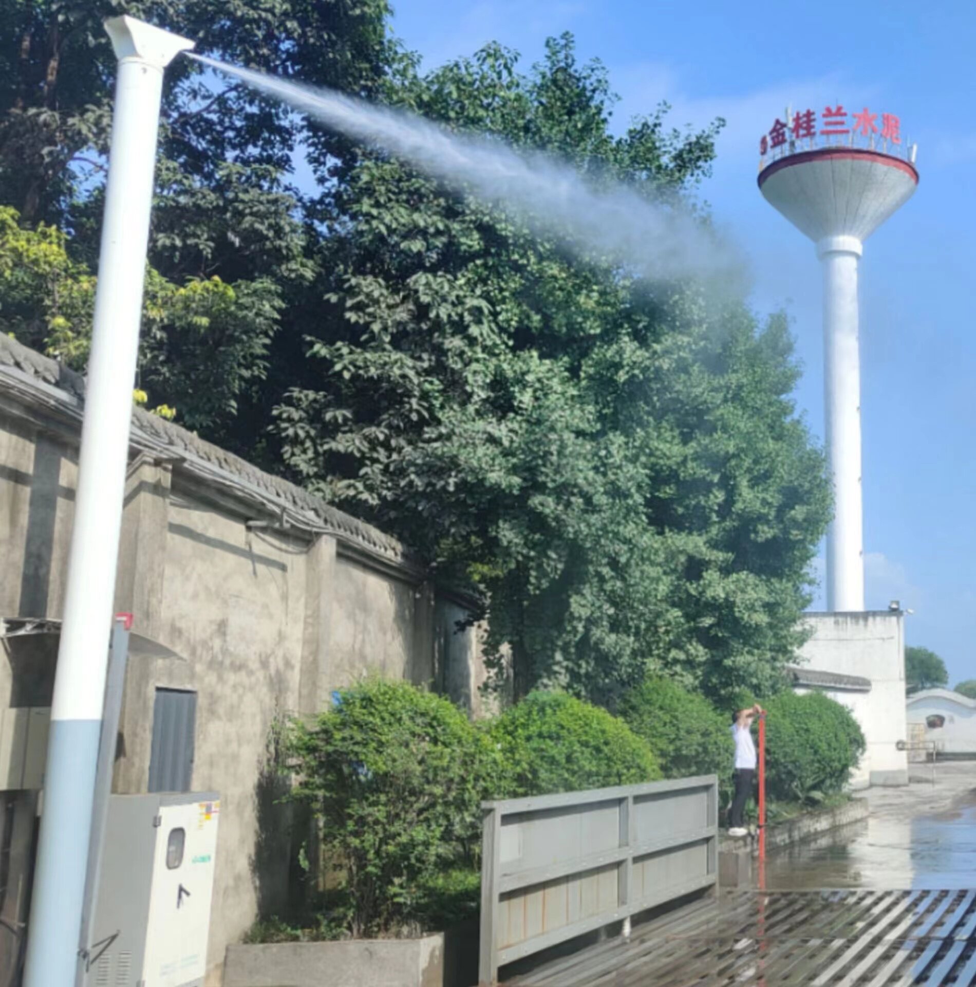 雾桩高压360度旋转喷雾智能降温除尘造雾机工地道路厂房喷淋系统