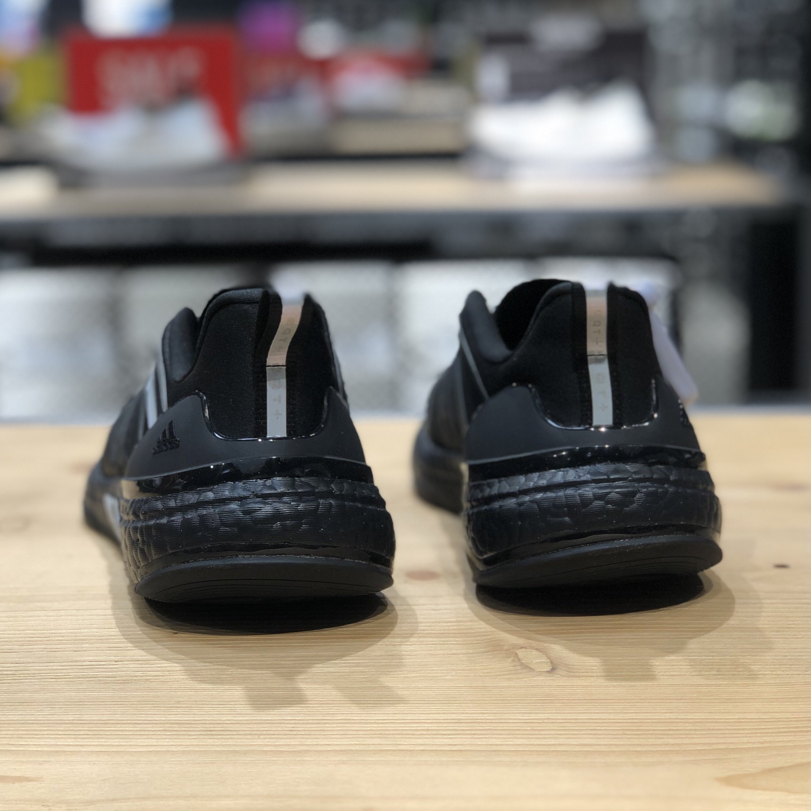 adidas阿迪达斯男款equipmentboost黑武士缓震休闲跑步鞋gw8920