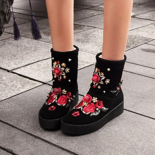 香港寶格麗華 DG復古奢華寶石水鉆雪地靴平跟厚底立體花朵真皮松糕靴刺繡花女靴 寶格麗