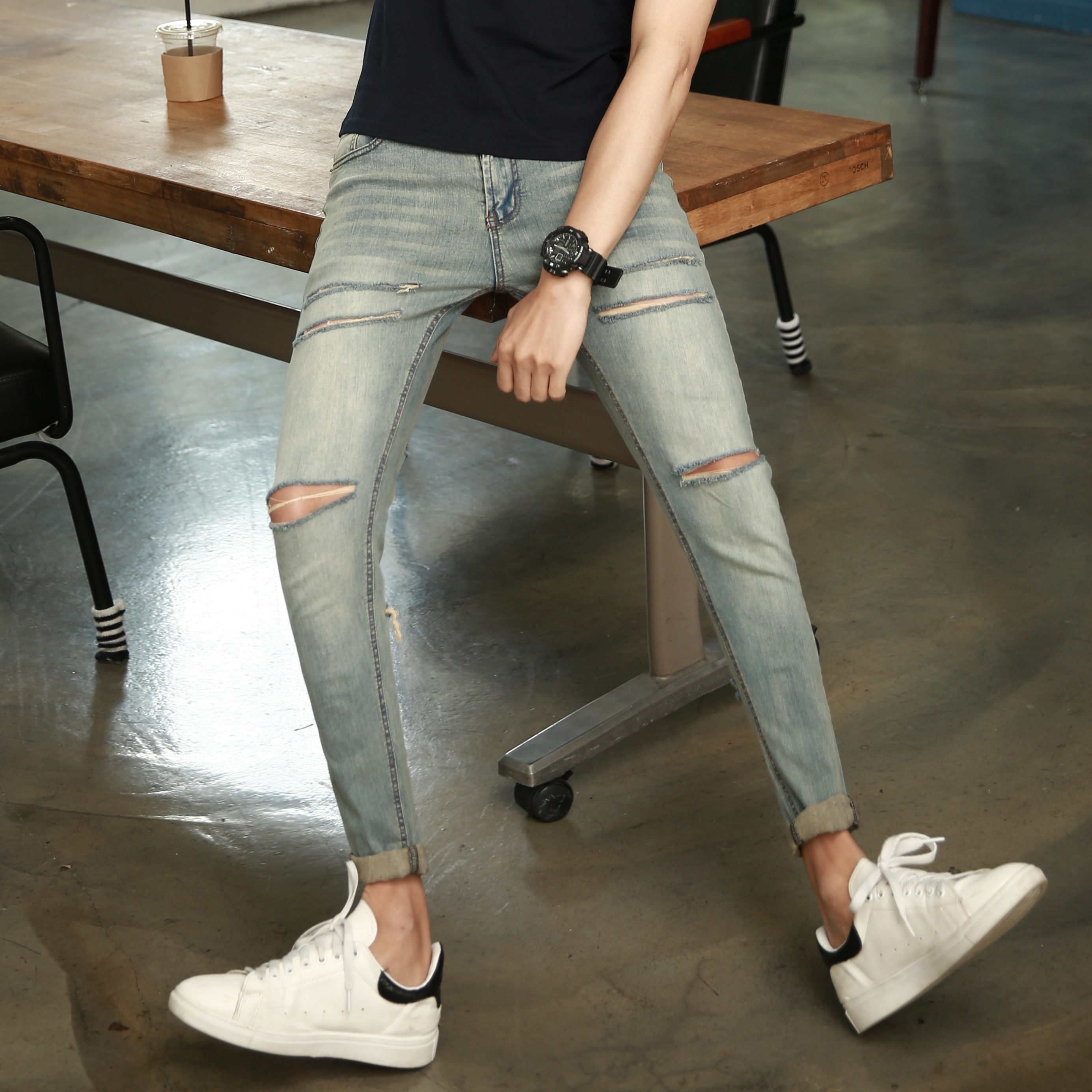 一折裤子男 牛仔裤 破洞_2020新品男生修身浅色破洞牛仔裤男做旧显瘦