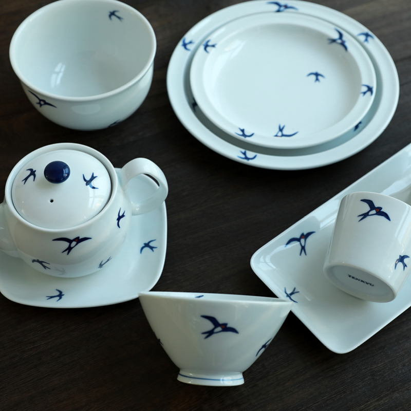 日本进口波佐见釉下彩清新燕子陶瓷餐具早餐盘碗马克杯猪口茶壶