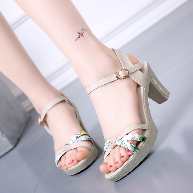 summer new pattern Mom shoes Middle heel Versatile fashion genuine leather With crude soft sole Middle aged women Sandals Large 42in the Women's Shoes, Sandals category - from Buy2taobao.com to provide professional Taobao agent buy service