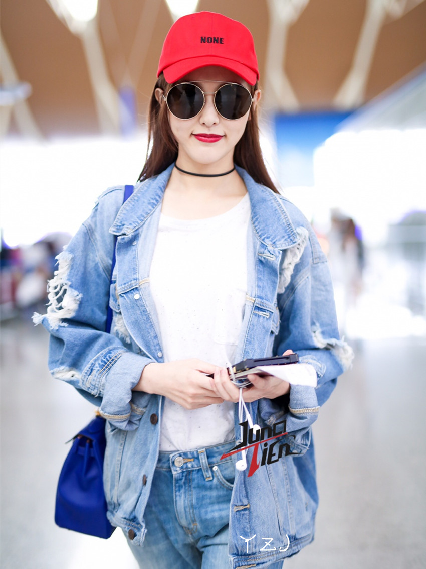 明星同款唐嫣机场街拍个性破洞宽松牛仔外套女6813