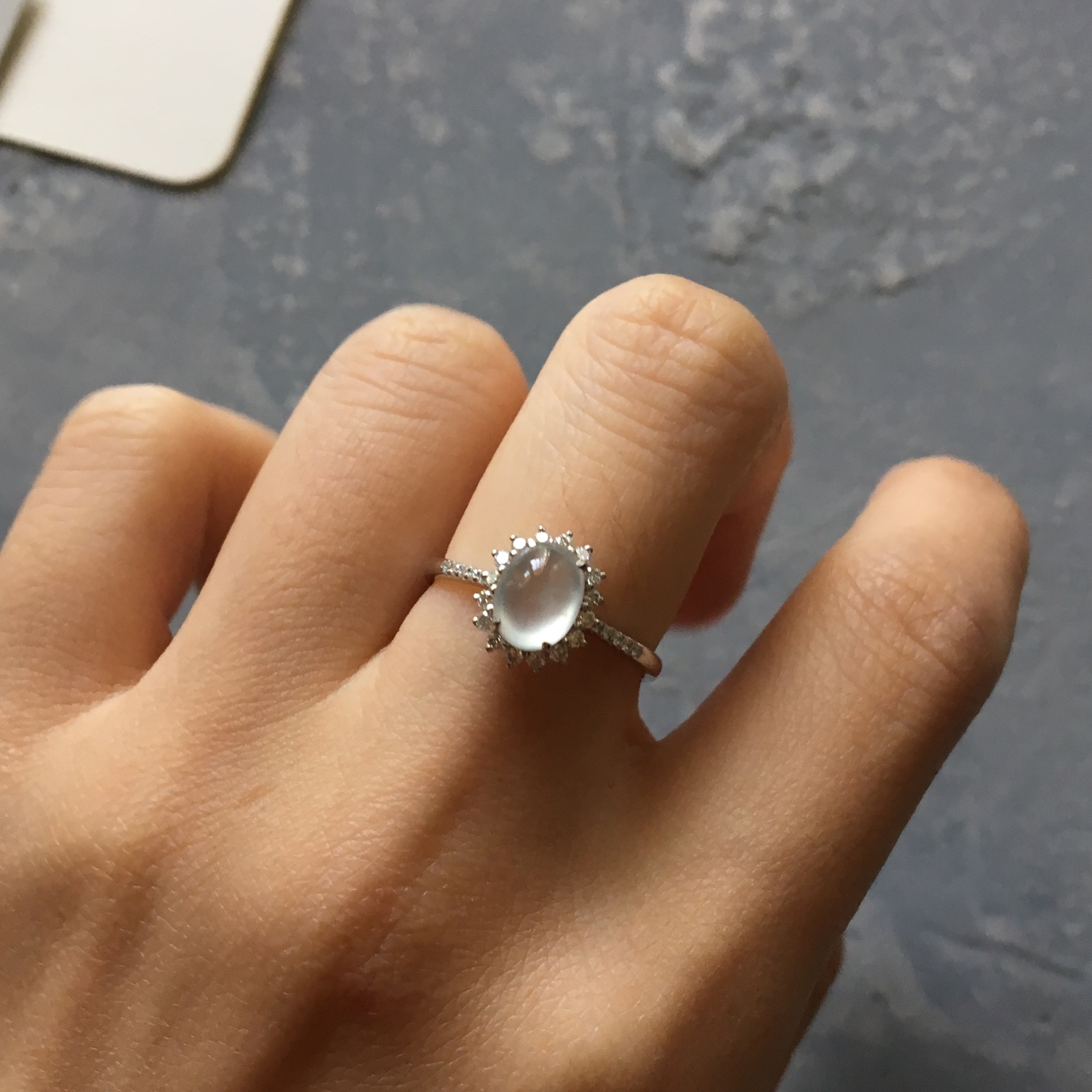 (已结缘)翡翠镶嵌戒指18k金奢华镶嵌精美小白蛋面戒指高冰种