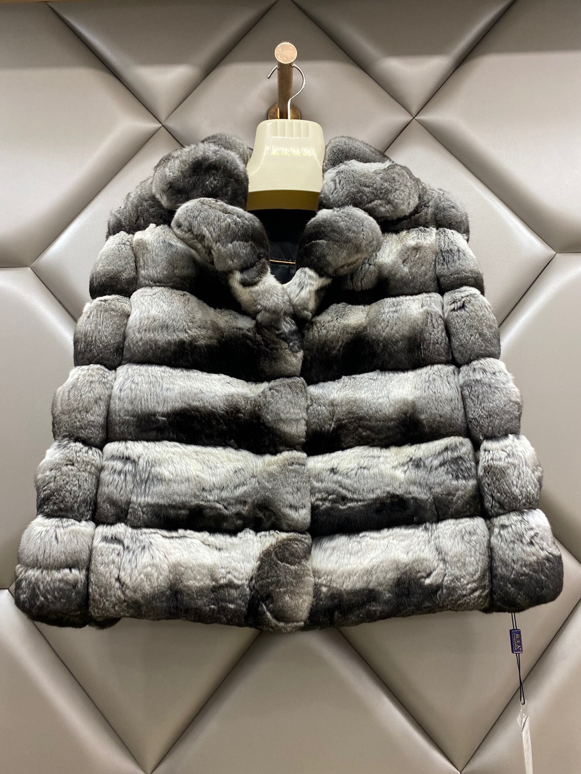 女款貂皮大衣整貂时尚