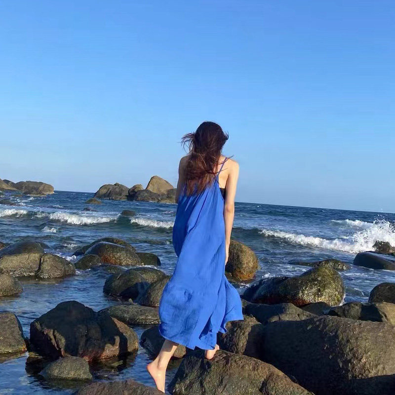 海边度假连衣裙夏季2022新款超仙蓝色裙子甜美吊带裙沙滩裙长裙女