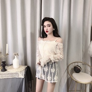 The model actually took a picture of foreign style apricot hollow lace top， women's new cardigan top， two-piece sunscree