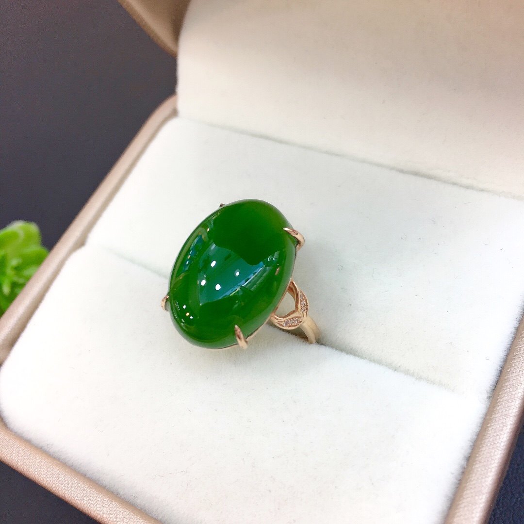 冬季新品天然和田玉戒指女翡翠金镶玉菠菜绿碧玉蛋面镶18k金指环