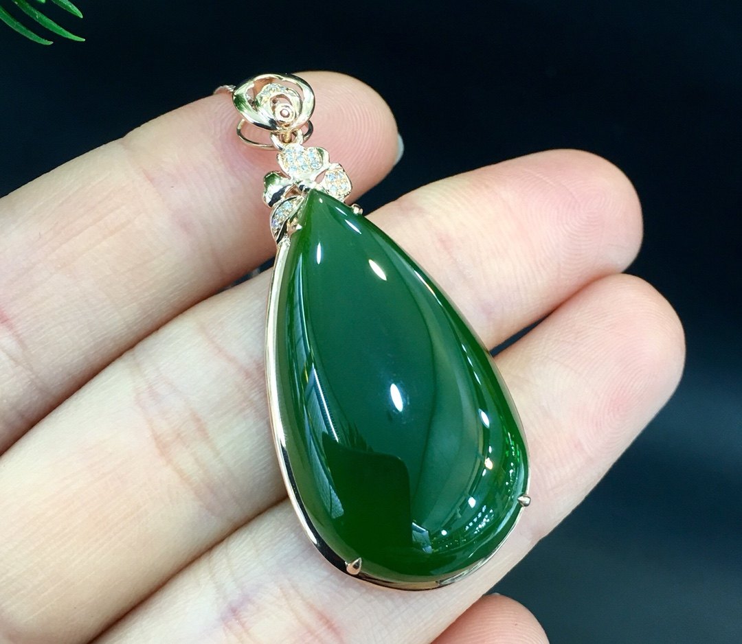 双十二正宗天然和田玉吊坠女 菠菜绿碧玉水滴镶嵌18k金挂件送妈妈