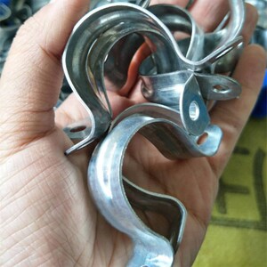 淘宝镀锌铁电线卡扣广告牌卡方管夹抱箍u型螺母管卡骑马卡水管抱卡子