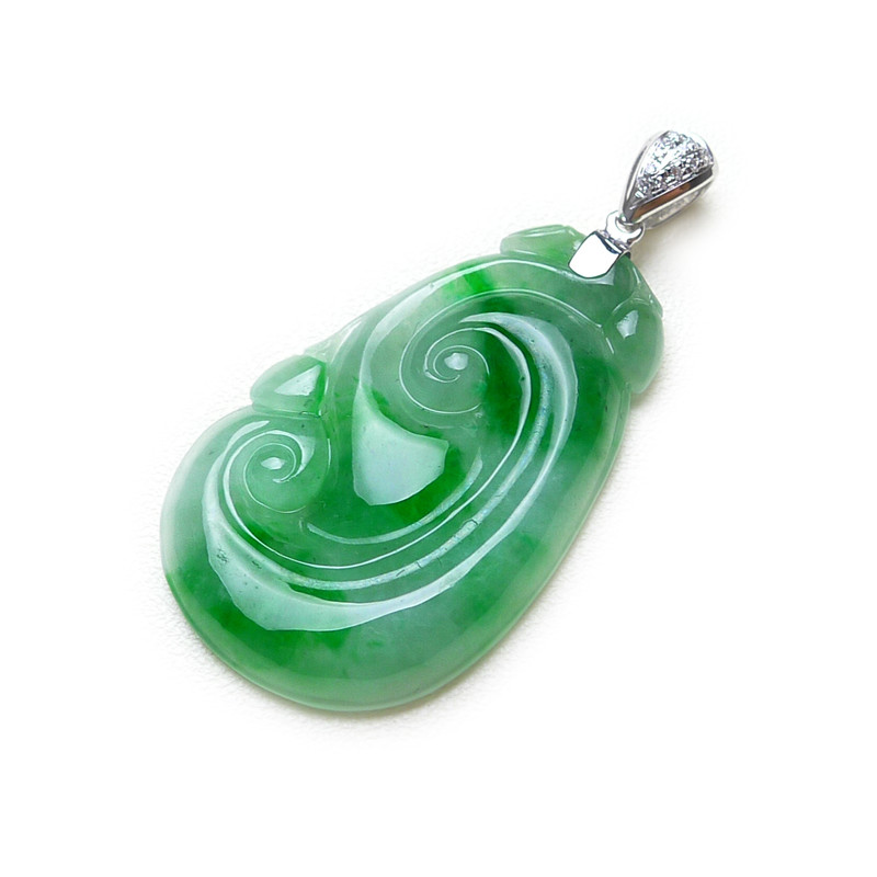 18k金镶钻扣头a货翡翠如意吊坠5.67克