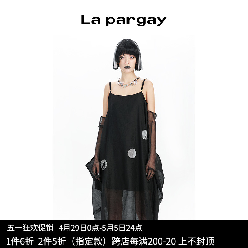 Lapargay纳帕佳2024夏季新款女装黑色裙子印花压褶吊带无袖连衣裙