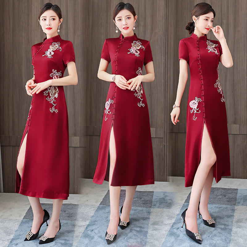 妈妈婚宴旗袍连衣裙2022春夏绣花酒红色中年喜婆婆婚庆礼服显高贵