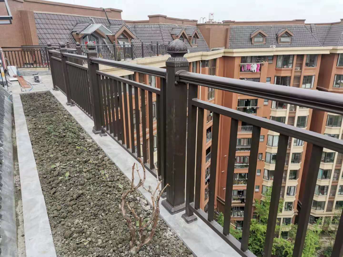 铝艺护栏铝合金围栏栅栏阳台栏杆防盗栏别墅庭院门扶手楼梯围墙门