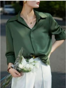 高级感绿色缎面衬衫女设计感小众春秋长袖宽松慵懒风气质垂感衬衣