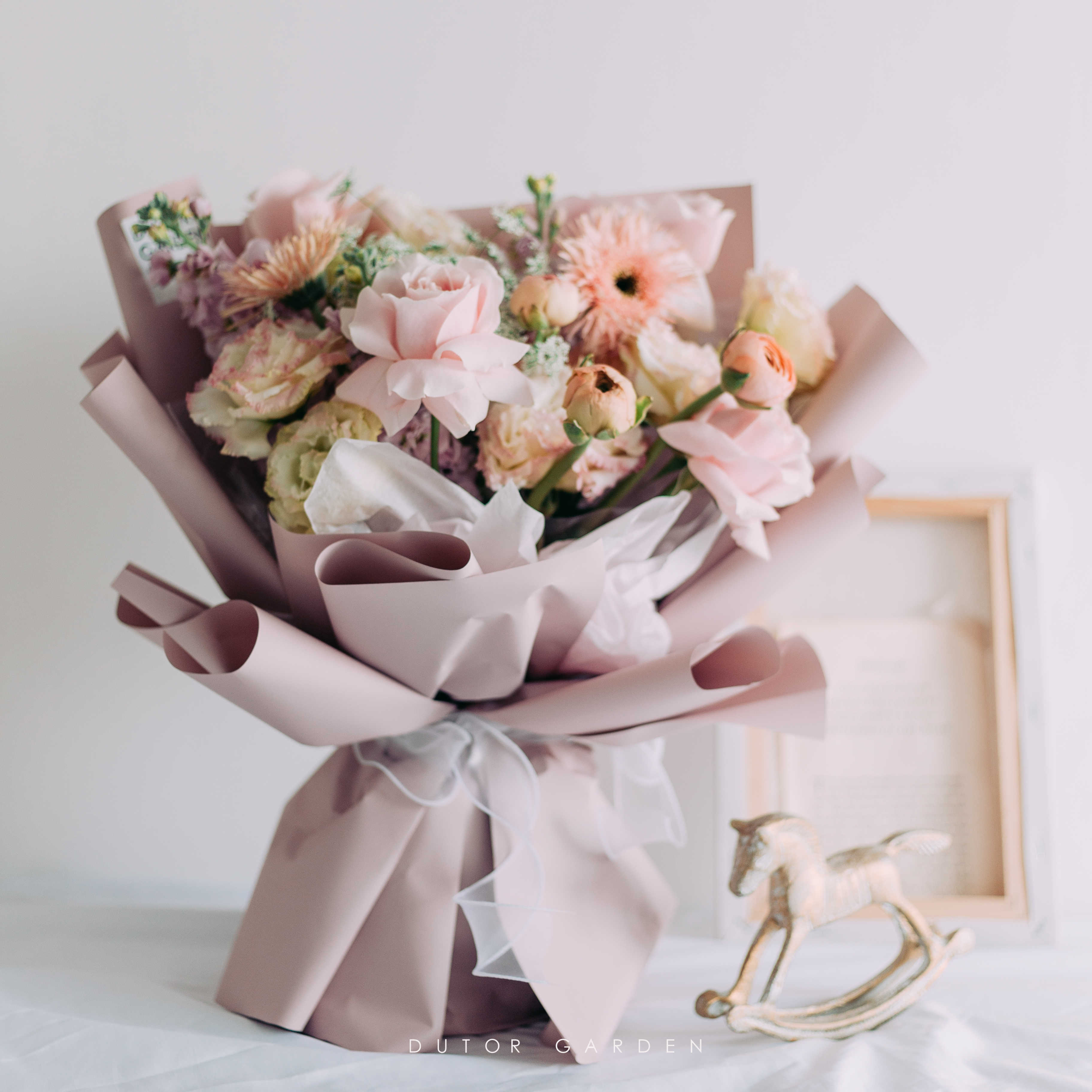 洋牡丹蕾丝韩式粉色花束—鲜花速递(同城)