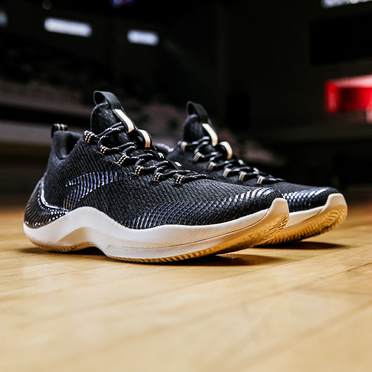 一折安踏篮球鞋汤普森轻骑兵kt2