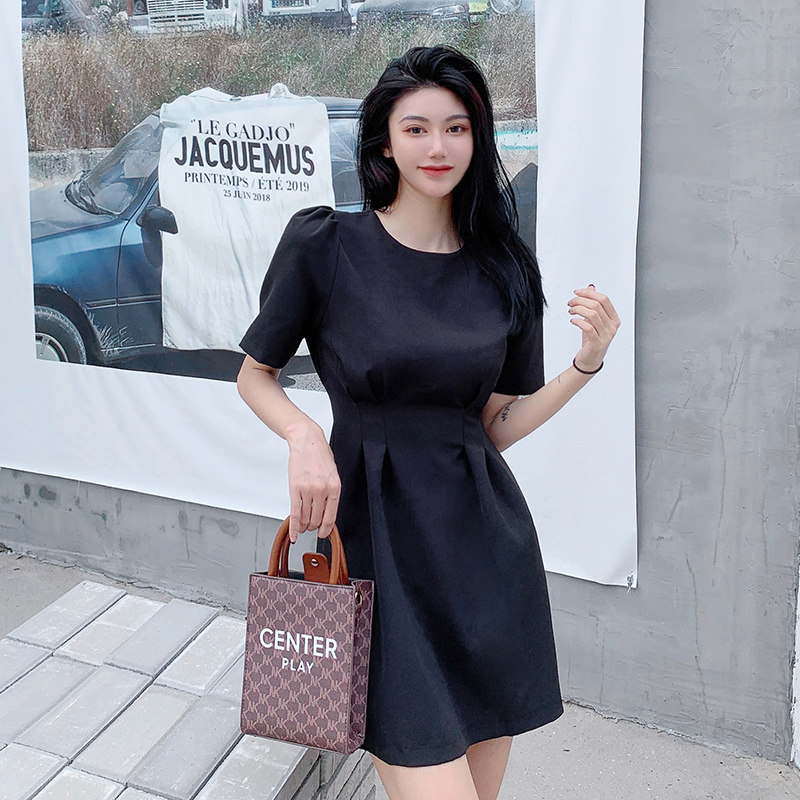 俏皮小黑裙女收腰2021夏季新款短袖气质连衣裙高腰法式裙子ins潮