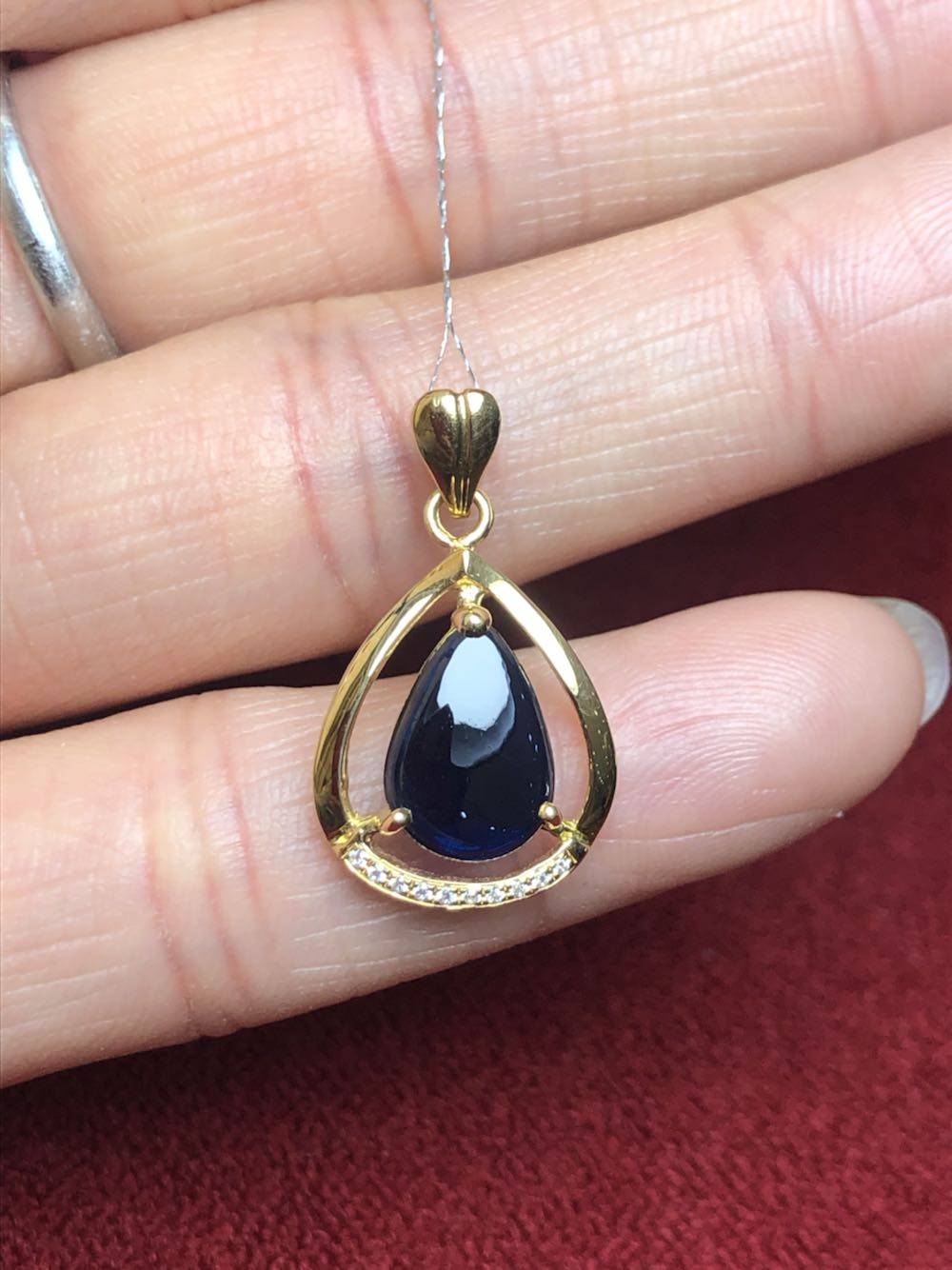 华丽珠宝18k黄金au750天然蓝宝石水滴形吊坠女时尚百搭带国检证书