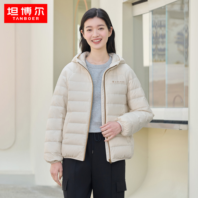 坦博尔2023新款羽绒服女短款轻薄连帽休闲时尚百搭简约外套女