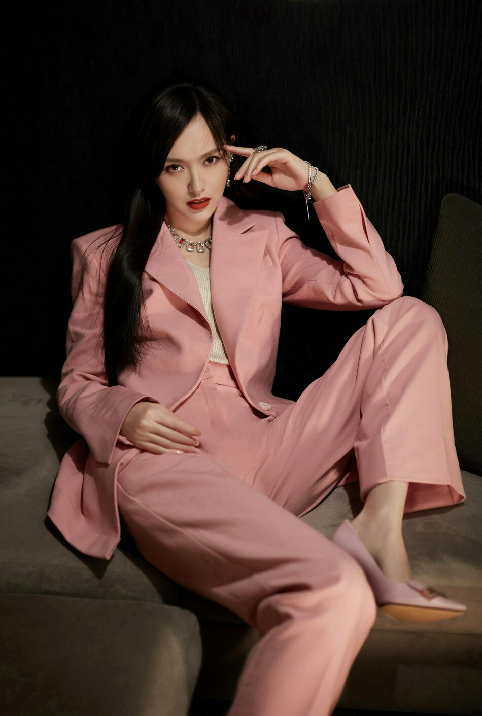 粉红色西装裤子_2022年春唐嫣明星同款粉红色新款西装套装外套高级感