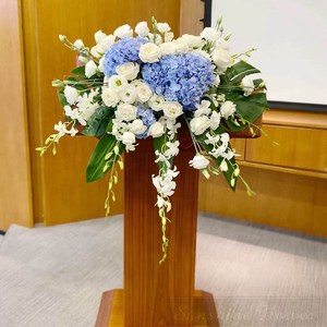西安鲜花实体店年会会议桌花台花商务用花演讲台礼仪台发言席用花